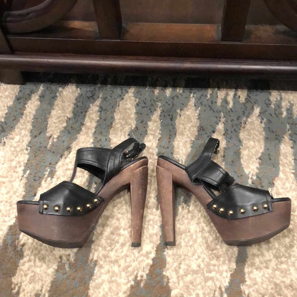 Black Wooden Platform Pump